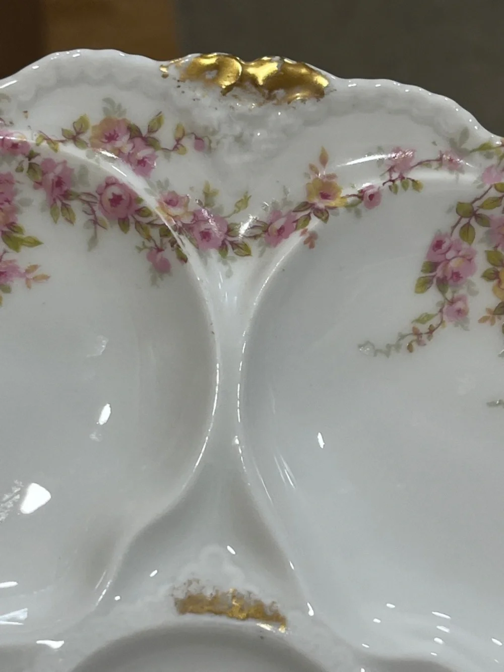 Limoges White Porcelain Floral Oyster Plate with Pink Rose Sprays and Gold Trim - Picture 7 of 12